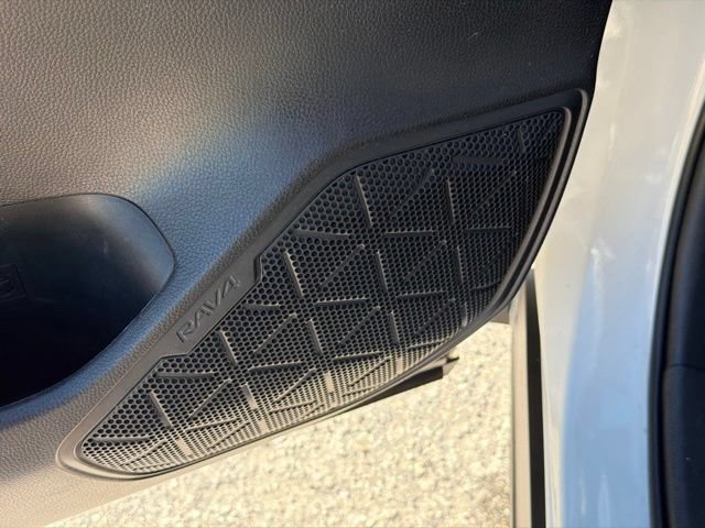 Used 2020 Toyota RAV4 XLE w/ Convenience Package FWD image 23