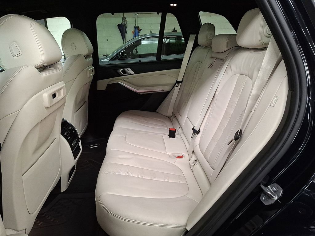 Certified 2022 BMW X5 xDrive40i w/ M Sport Package image 8