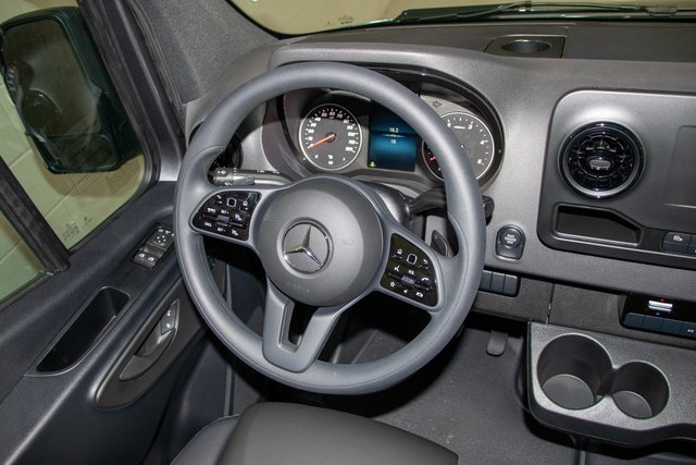 Used 2024 Mercedes-Benz Sprinter 2500 image 5