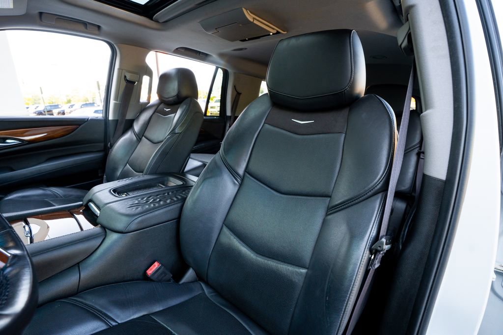 Used 2017 Cadillac Escalade Premium Luxury AWD/4WD image 34