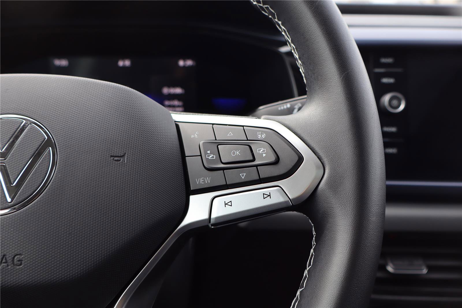 Certified 2022 Volkswagen Taos SE image 17