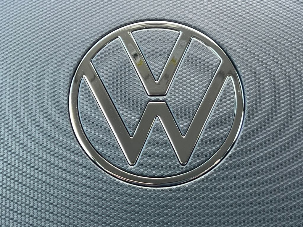 New 2025 Volkswagen Tiguan SE AWD/4WD image 37