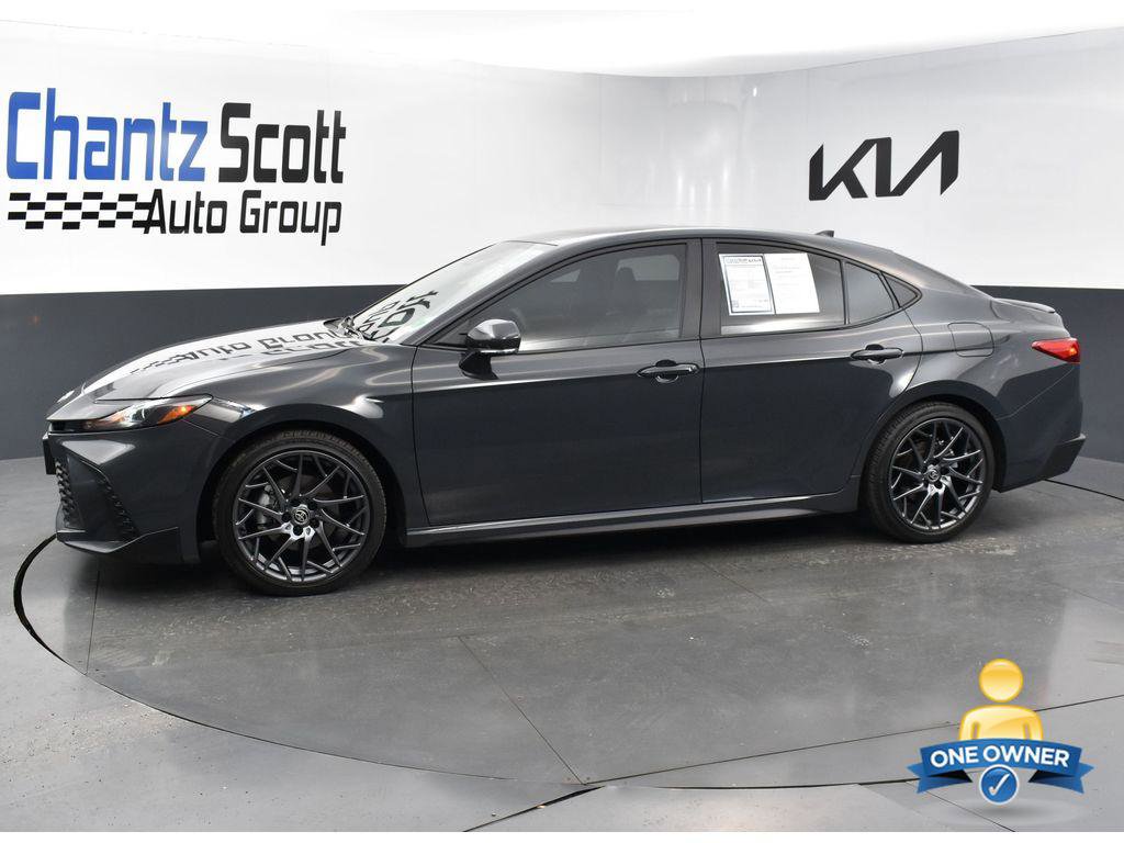 Used 2025 Toyota Camry SE w/ Convenience Package image 2