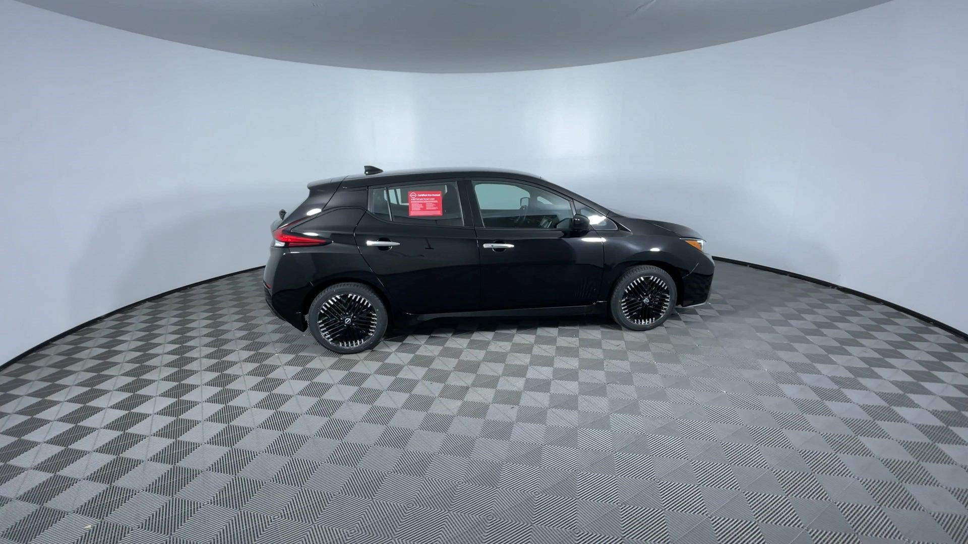 Certified 2025 Nissan Leaf SV Plus FWD image 9