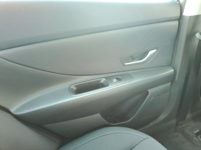 Used 2026 Hyundai Elantra Hybrid FWD image 24