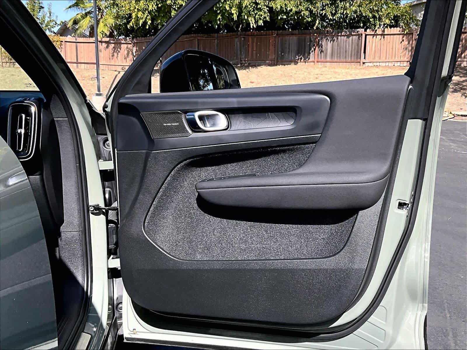 Used 2024 Volvo XC40 Recharge Ultimate w/ Protection Package Premier AWD/4WD image 28
