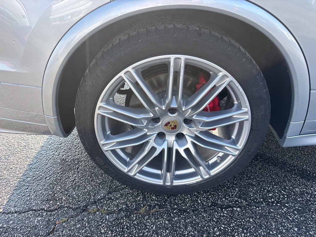 Used 2017 Porsche Cayenne GTS AWD/4WD image 10