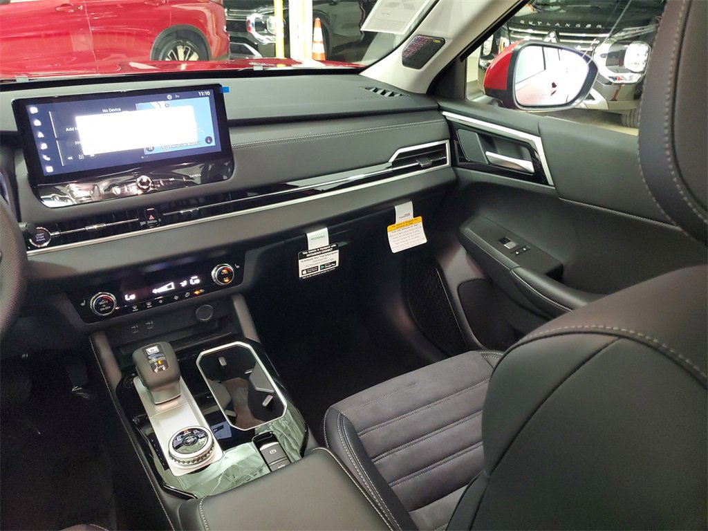 New 2025 Mitsubishi Outlander SE image 18