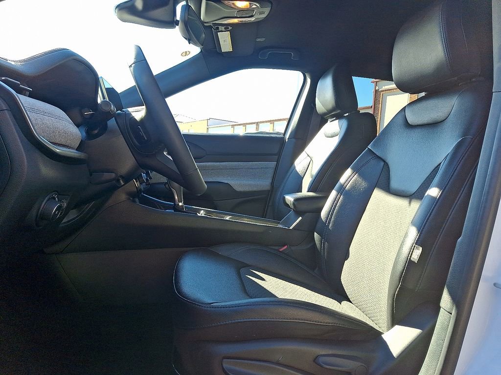 Used 2024 Jeep Compass Latitude image 13