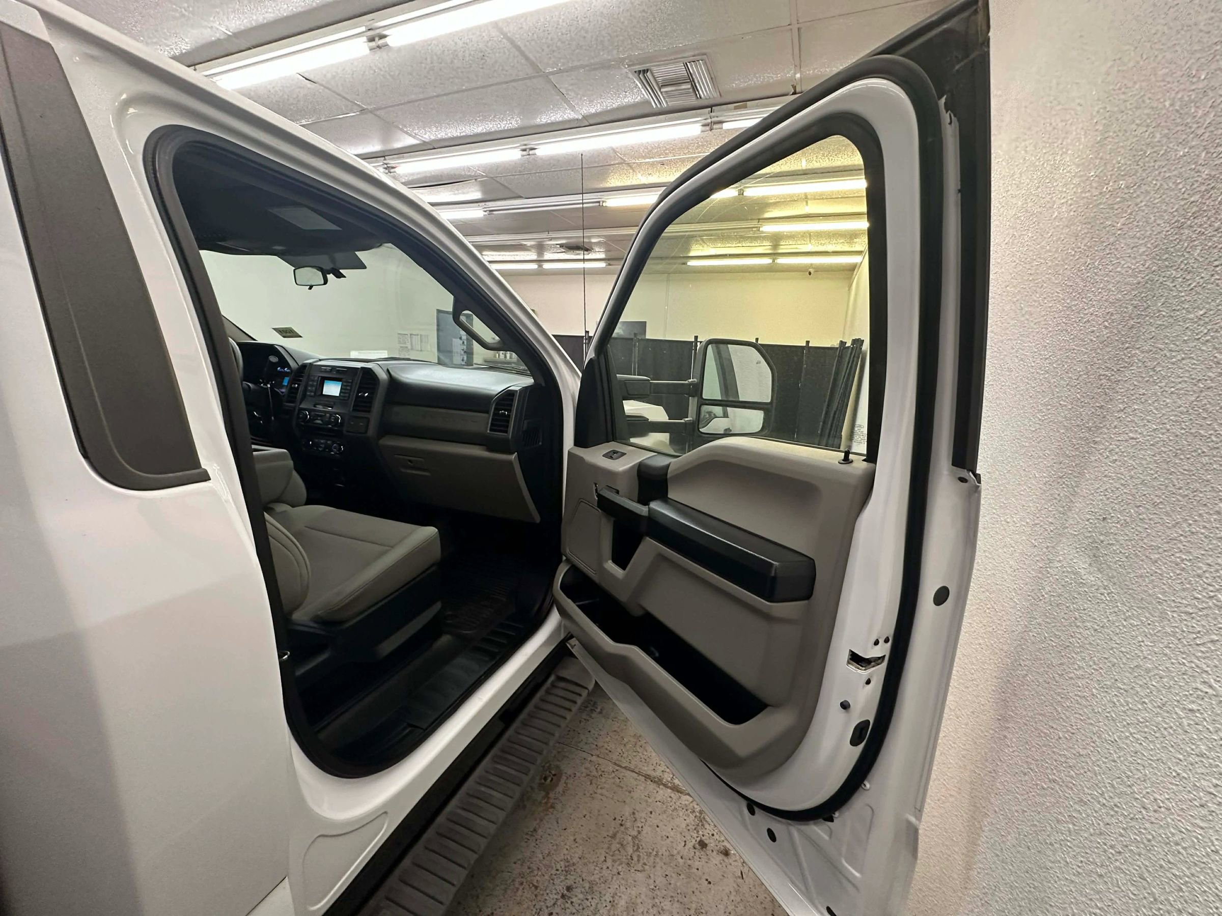 Used 2018 Ford F550 2WD Regular Cab Super Duty w/ Power Equipment Group image 24