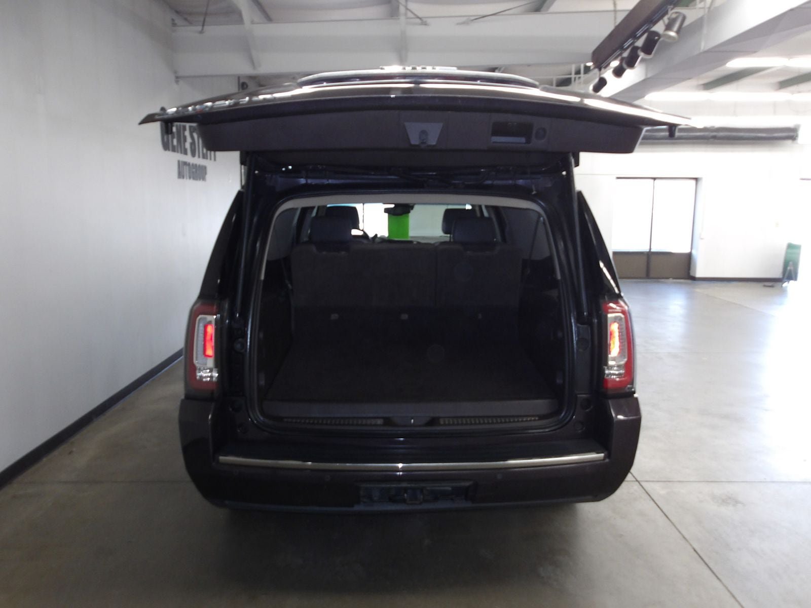 Used 2016 GMC Yukon XL Denali w/ Open Road Package AWD/4WD image 20