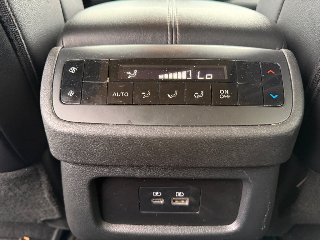 Used 2025 Nissan Pathfinder SL AWD/4WD image 37