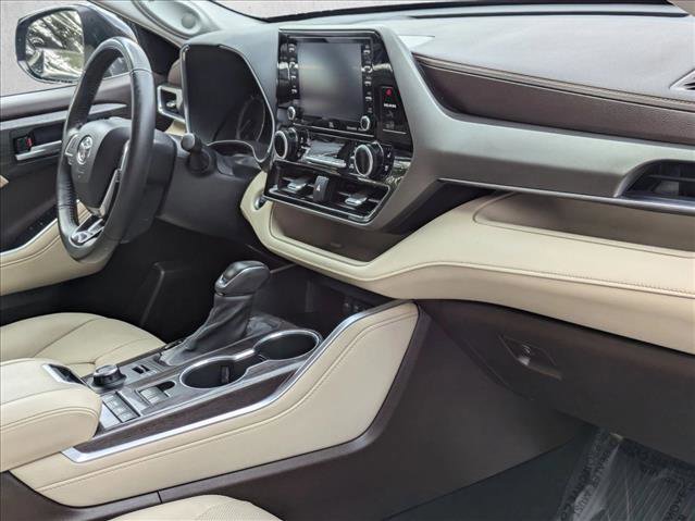 Used 2020 Toyota Highlander Limited image 21