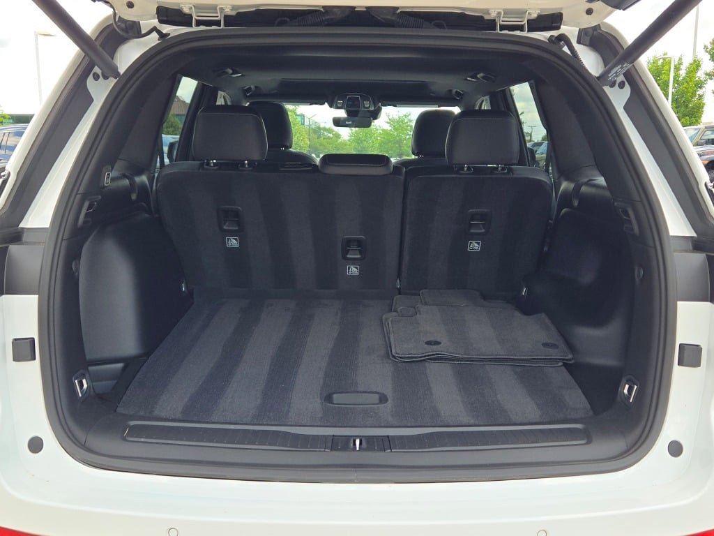 New 2025 Jeep Grand Cherokee Altitude image 17