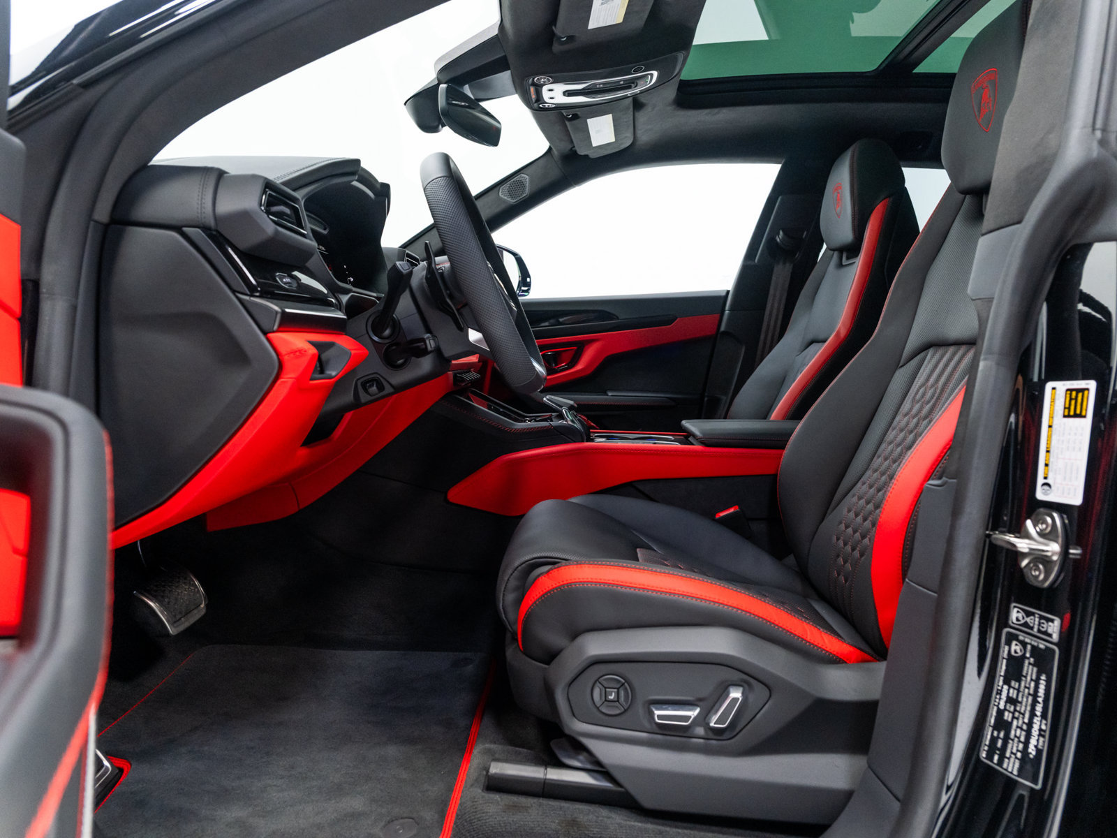 Used 2025 Lamborghini Urus SE AWD/4WD image 32