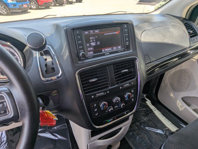 Used 2018 Dodge Grand Caravan SE w/ UConnect Hands-Free Group FWD image 17