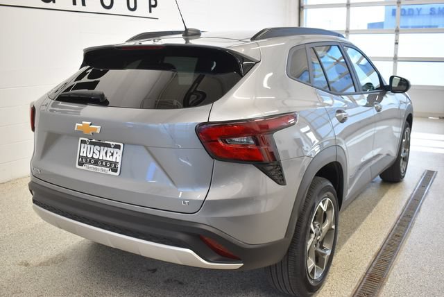 Used 2025 Chevrolet Trax LT w/ LT Convenience Package FWD image 4