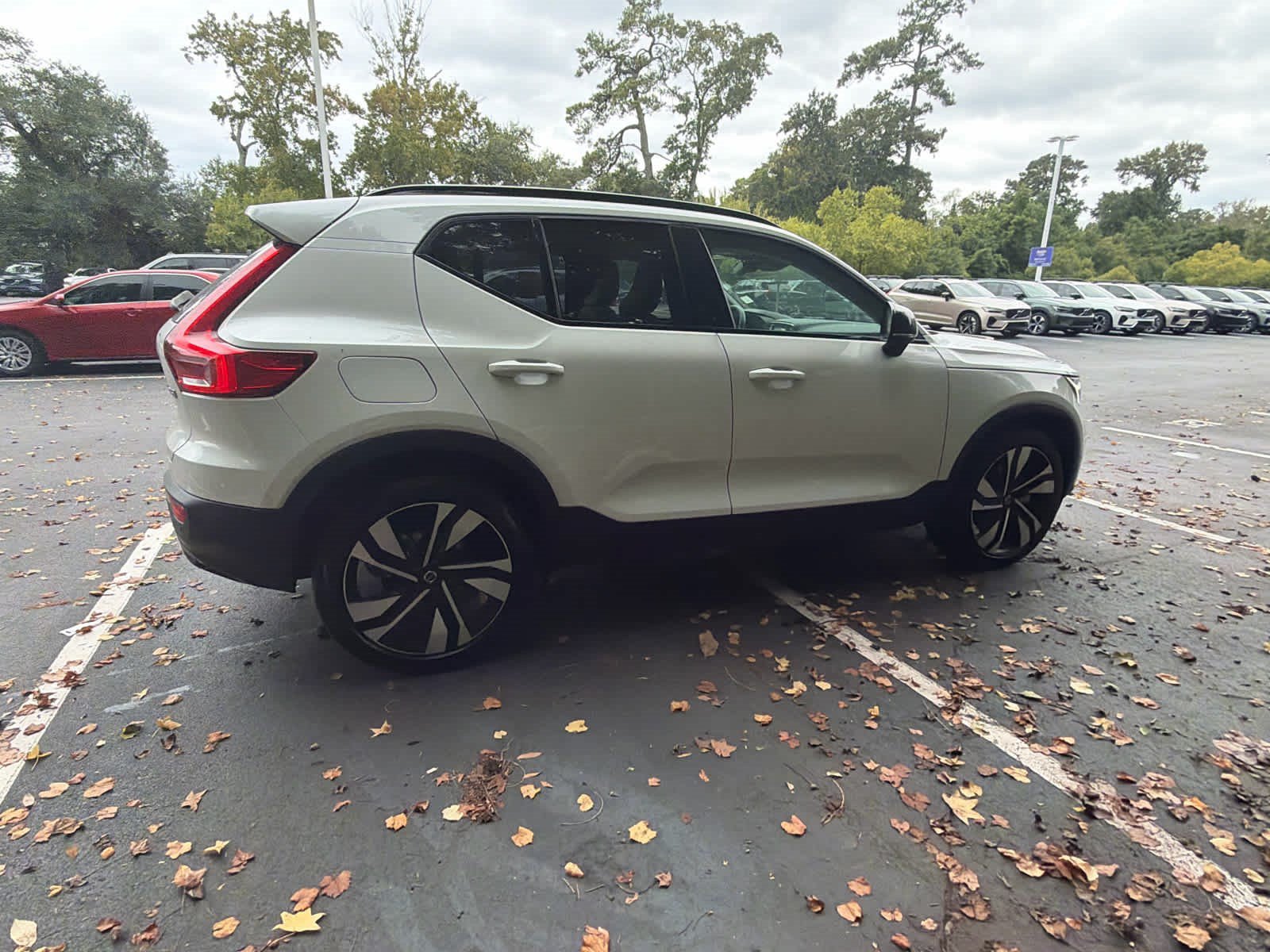 Used 2024 Volvo XC40 B5 Plus AWD/4WD image 18