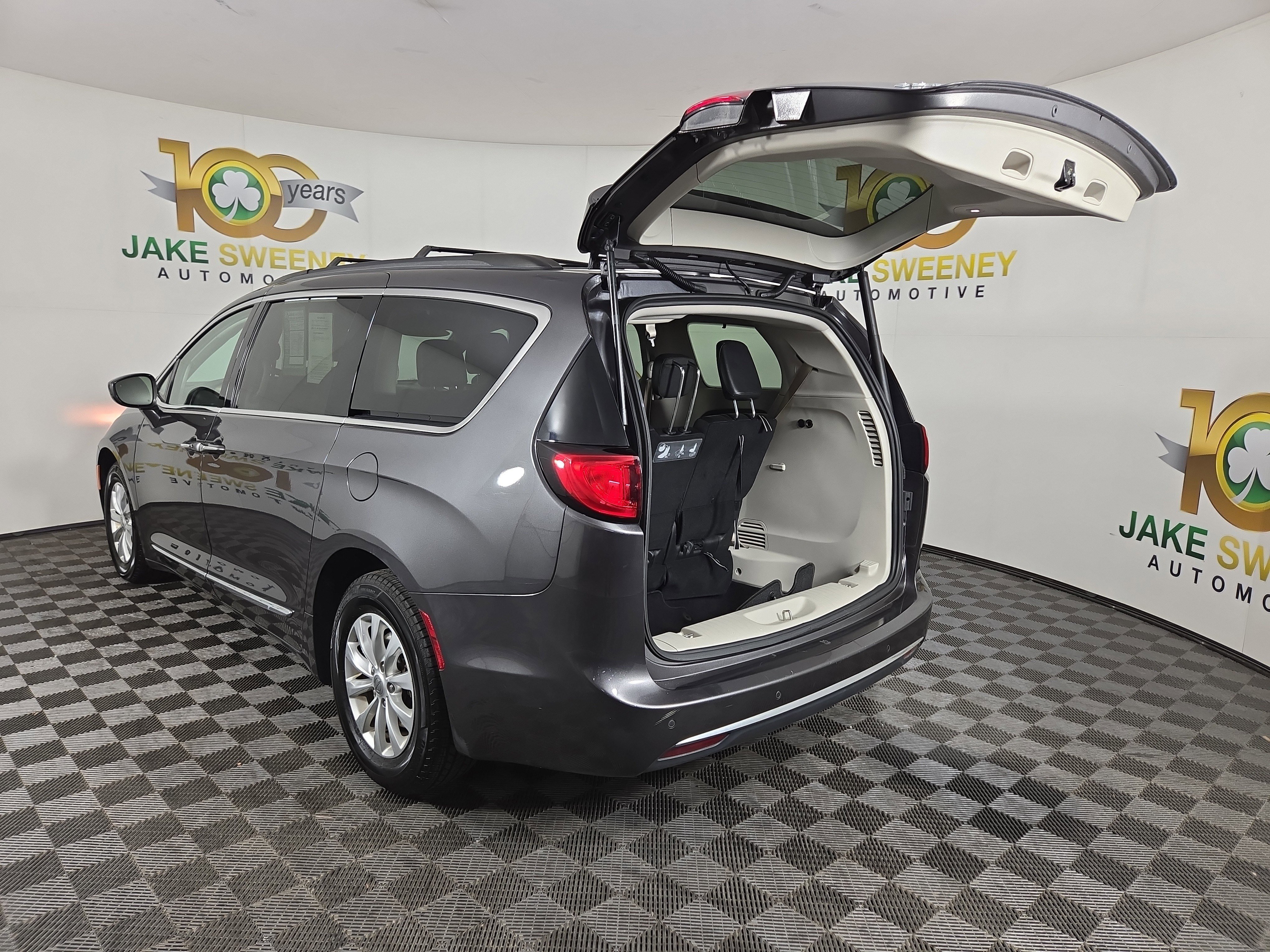 Used 2017 Chrysler Pacifica Touring-L image 34