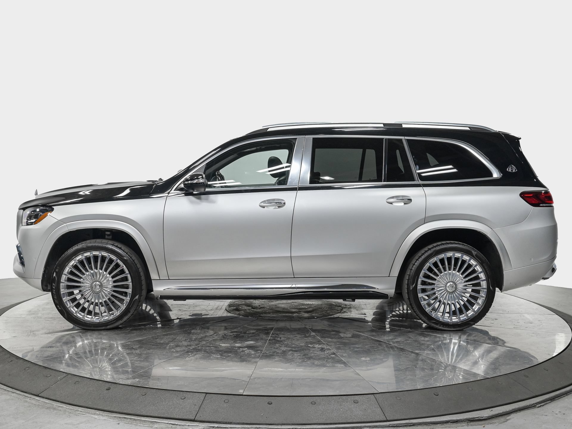 Used 2021 Mercedes-Benz Maybach GLS 600 4MATIC image 2
