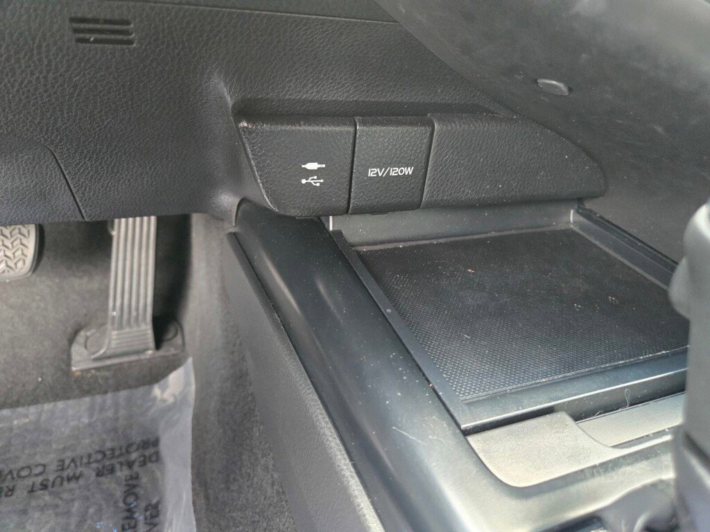 Used 2018 Toyota Camry XLE FWD image 17