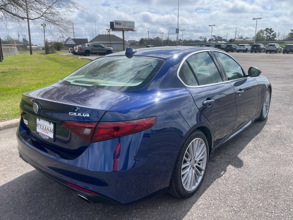 Used 2018 Alfa Romeo Giulia Ti w/ Quick Order Package 22Z Lusso image 9