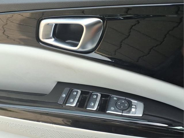 Used 2024 Kia Carnival EX FWD image 16