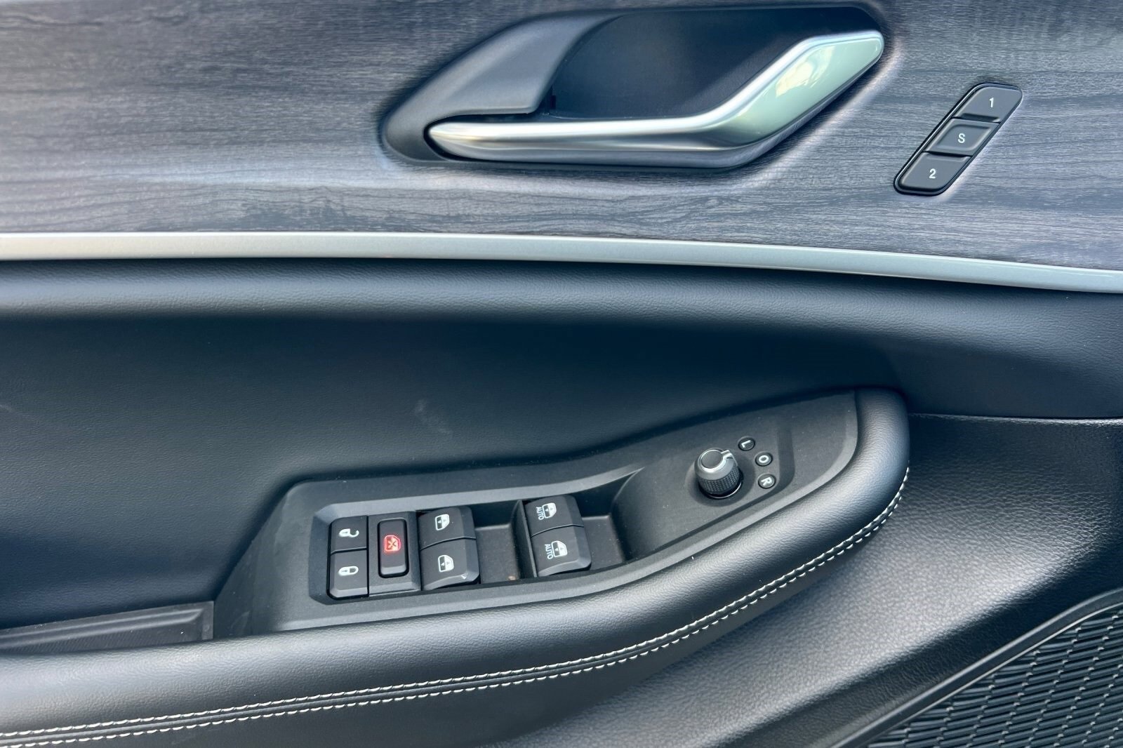 New 2025 Jeep Grand Cherokee L Limited w/ Luxury Tech Group II image 11