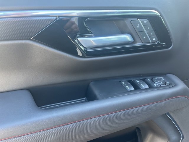 Used 2025 Chevrolet Suburban RST w/ Comfort Package image 11