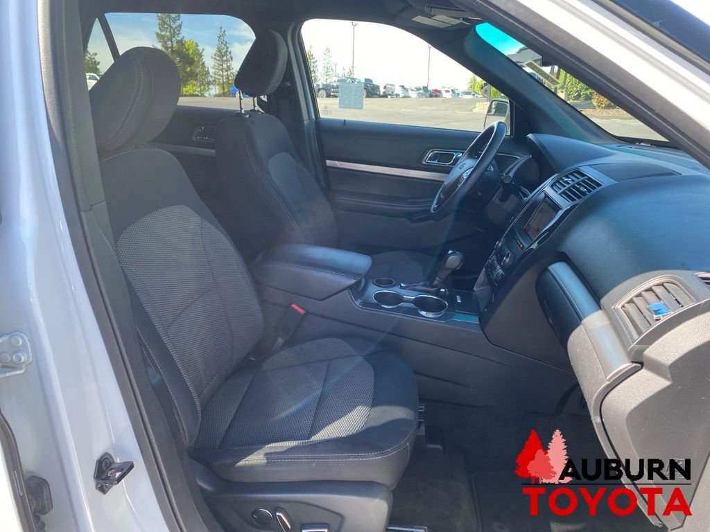 Used 2018 Ford Explorer XLT w/ Equipment Group 201A FWD image 19