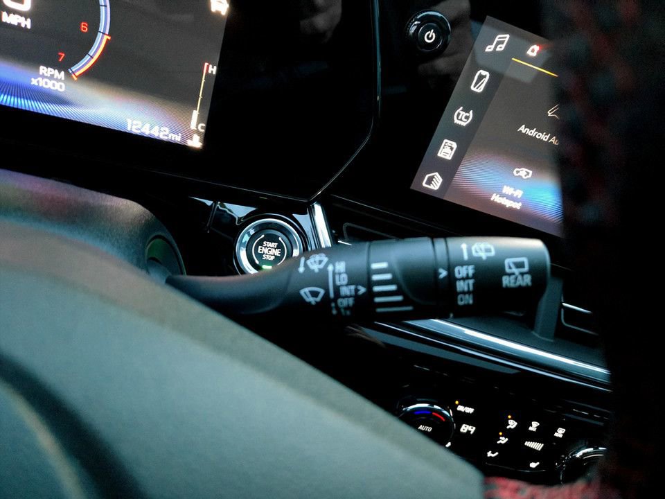 Used 2024 Chevrolet Trax RS w/ Sunroof Package image 17