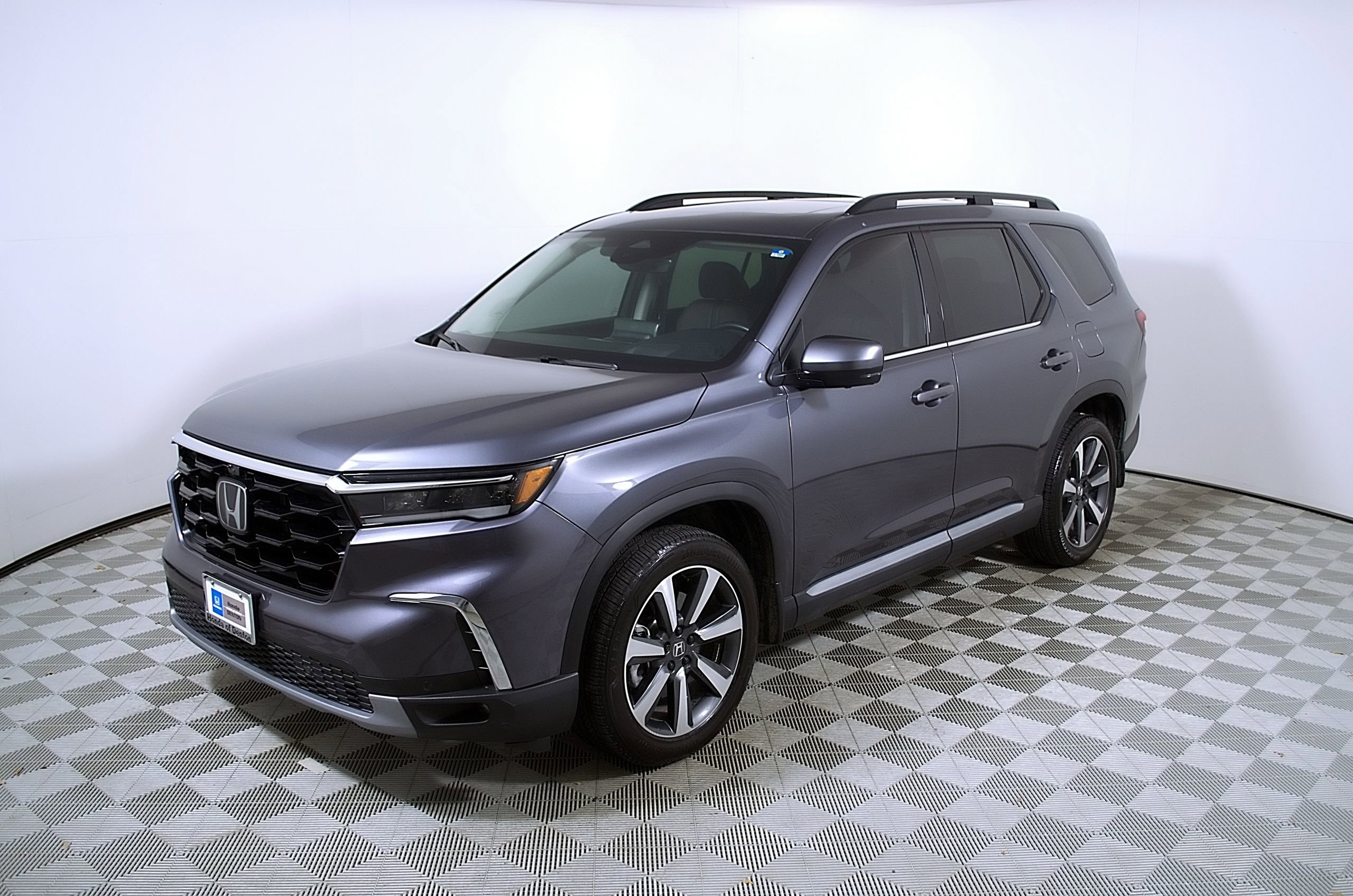 Used 2025 Honda Pilot Elite image 3