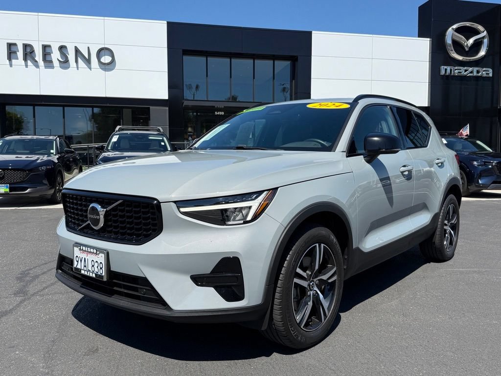 Used 2024 Volvo XC40 B5 Core
