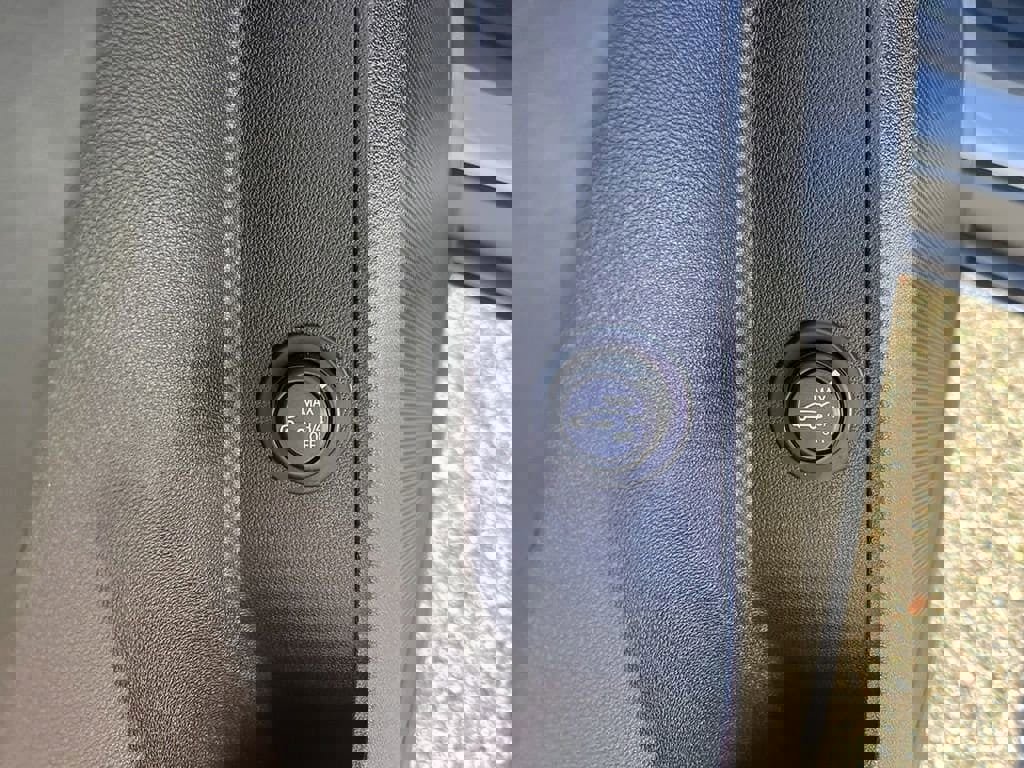 Used 2023 Chevrolet Equinox LT image 34