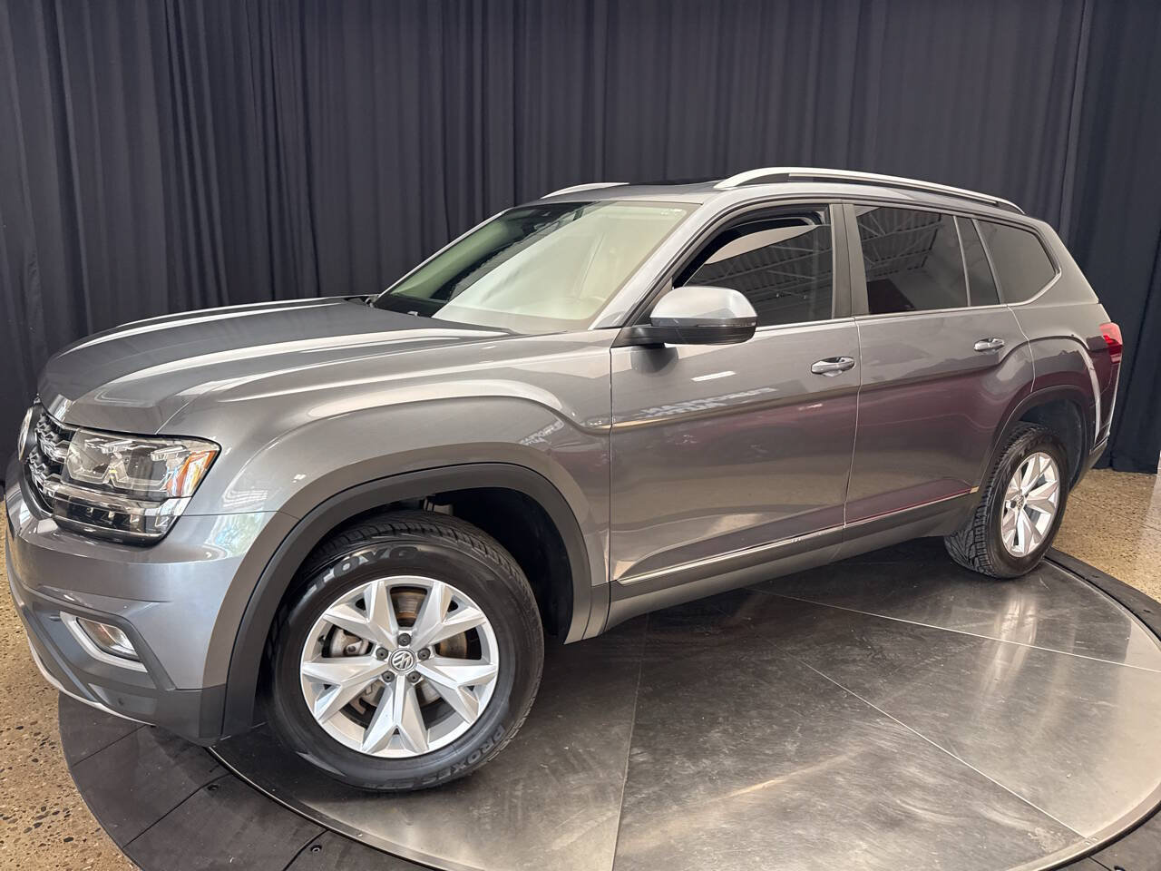 Used 2018 Volkswagen Atlas SEL AWD/4WD image 3