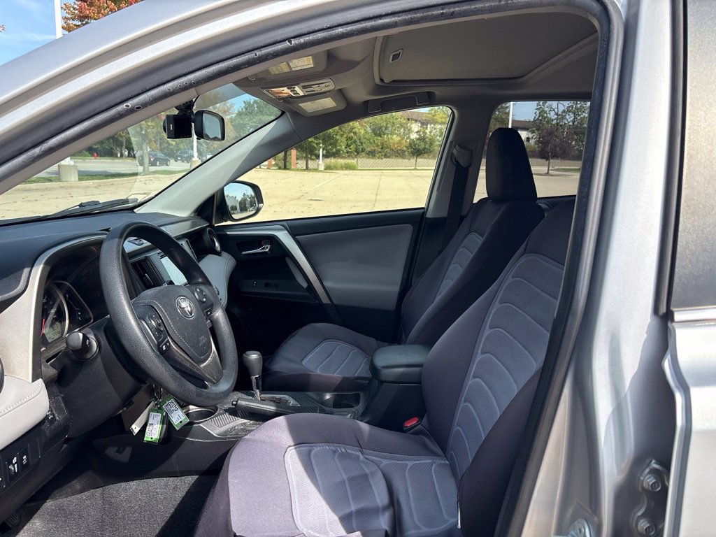 Used 2014 Toyota RAV4 XLE AWD/4WD image 11