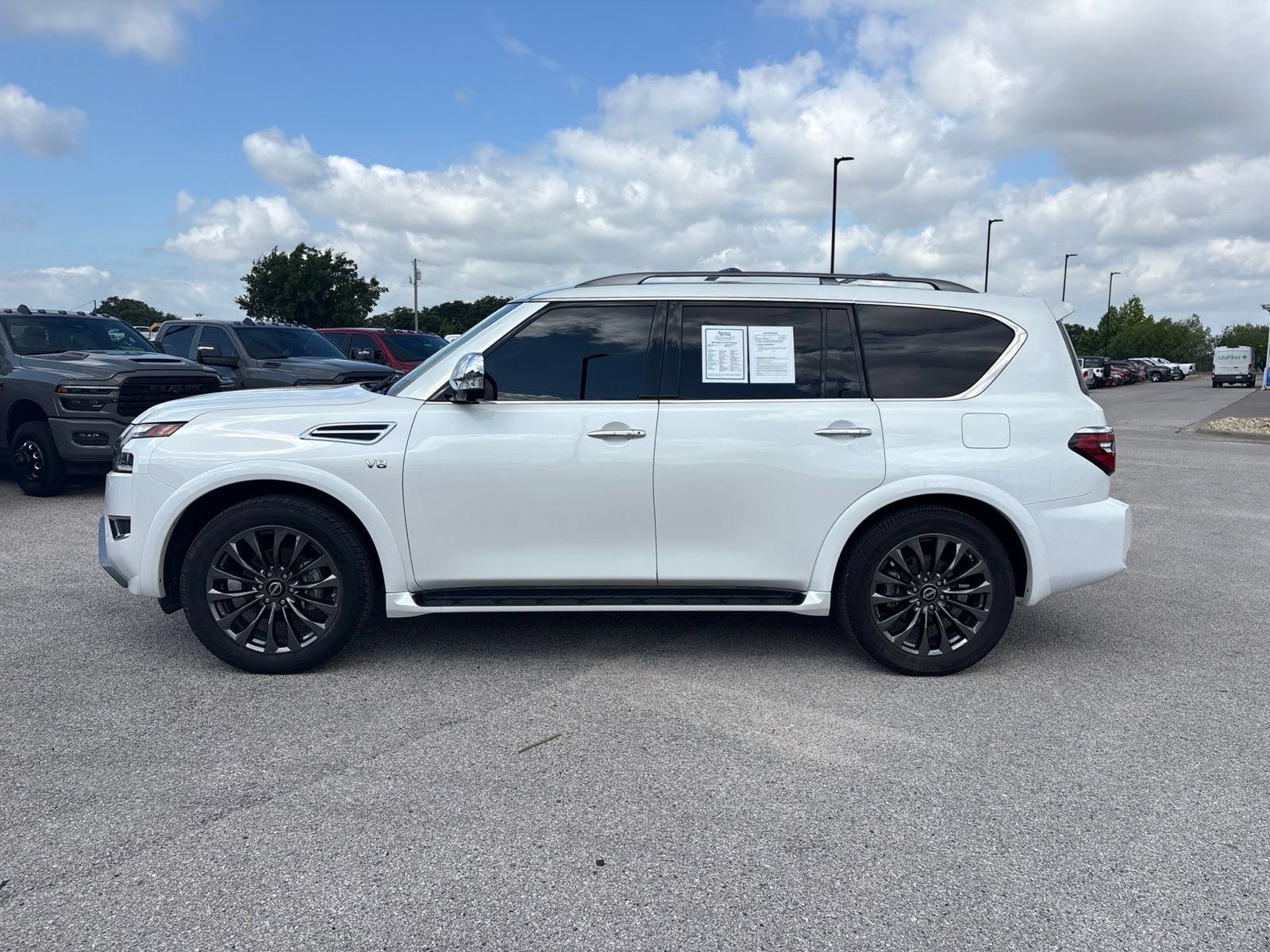 Used 2022 Nissan Armada Platinum w/ Captain's Chairs Package RWD video 2