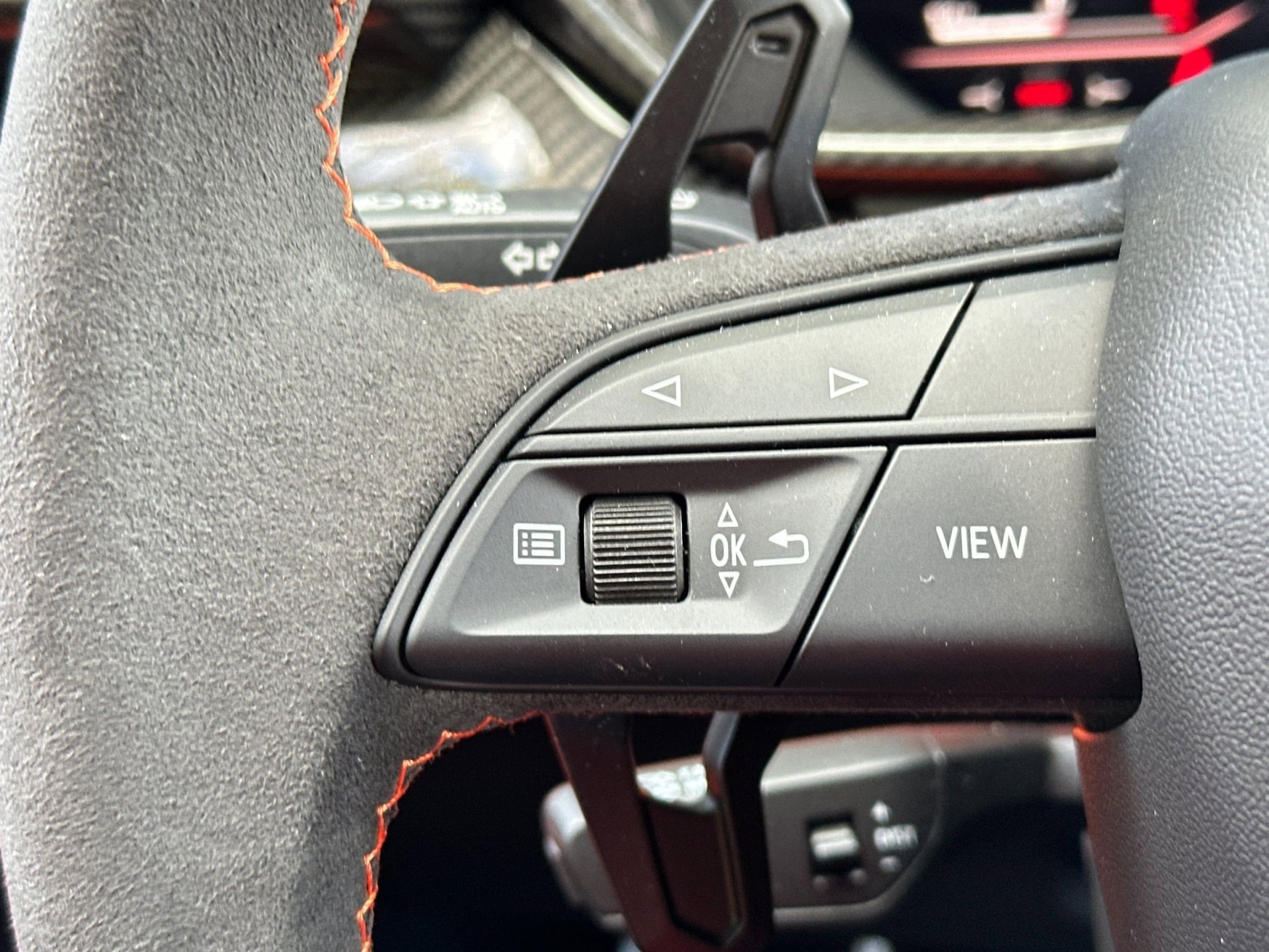 Used 2025 Lamborghini Urus SE image 28