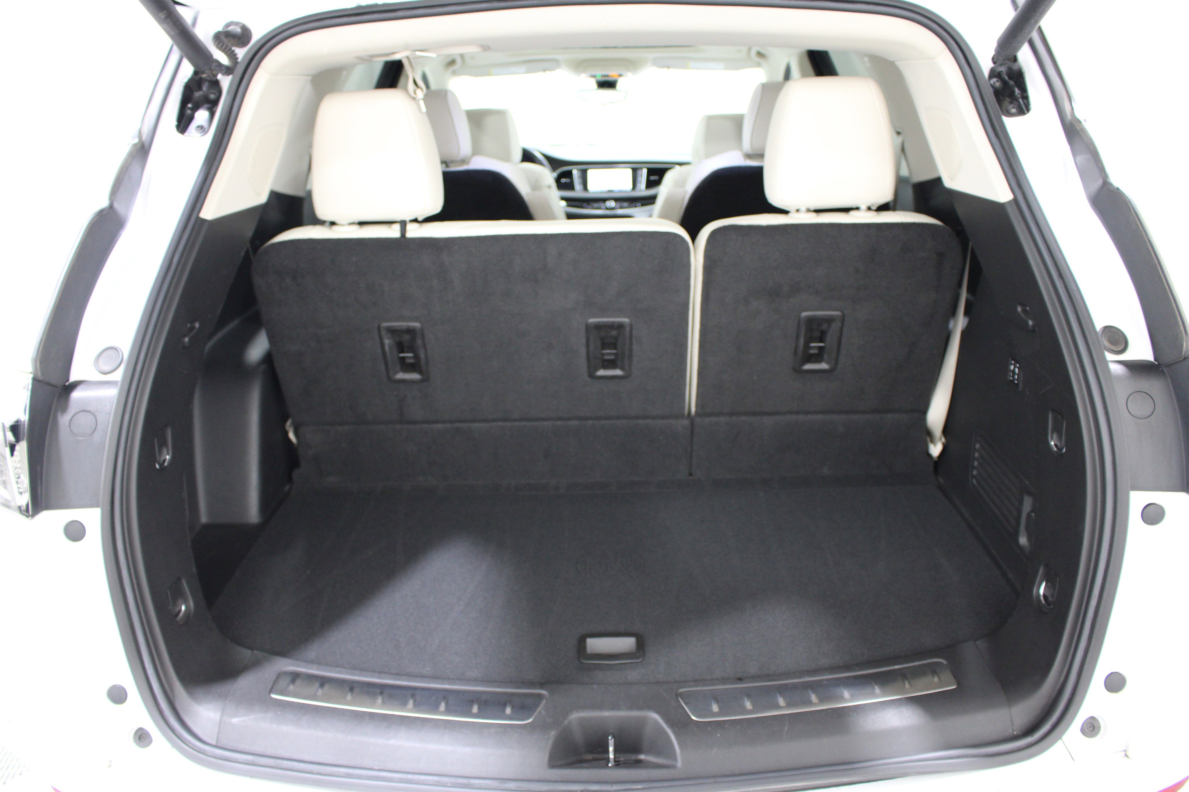 Used 2022 Buick Enclave Avenir w/ Avenir Technology Package AWD/4WD image 17