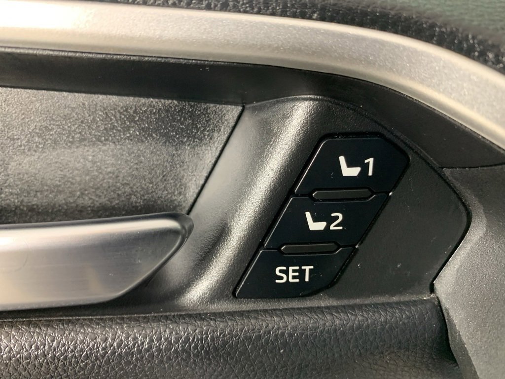 Used 2021 Toyota RAV4 Limited image 18