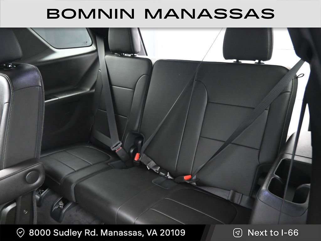 Used 2023 Chevrolet Traverse LT AWD/4WD image 16