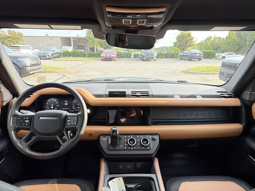 Used 2024 Land Rover Defender 110 X-Dynamic SE AWD/4WD image 17