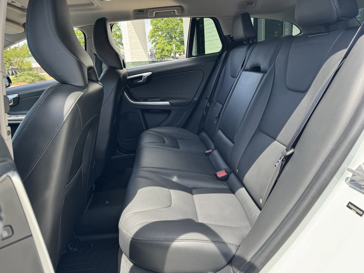 Used 2018 Volvo V60 T5 Cross Country AWD/4WD image 11