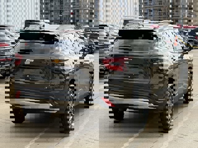 Used 2024 Chevrolet Trax LT w/ Sunroof Package FWD image 4