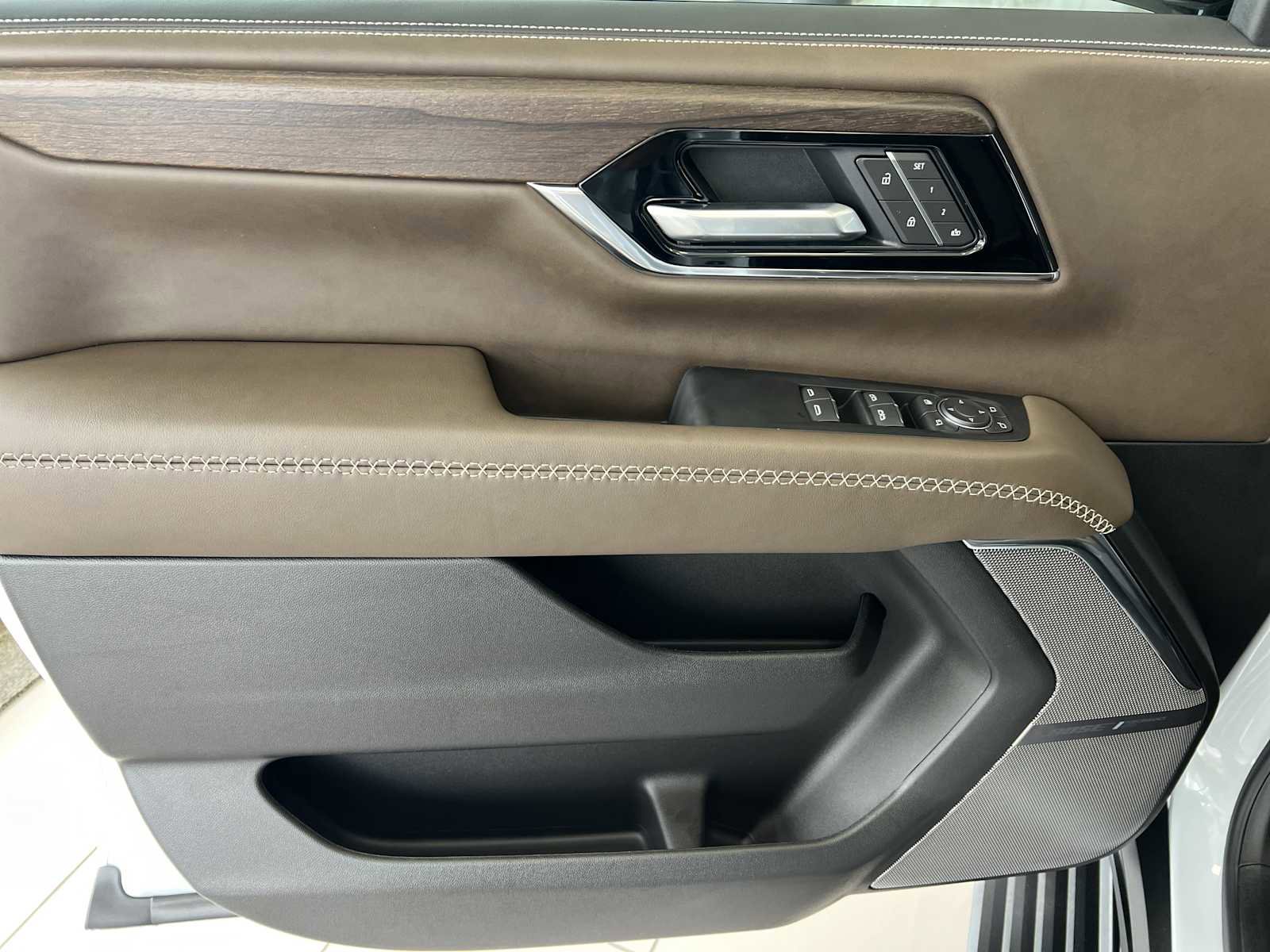 New 2026 GMC Yukon Denali Ultimate AWD/4WD image 9