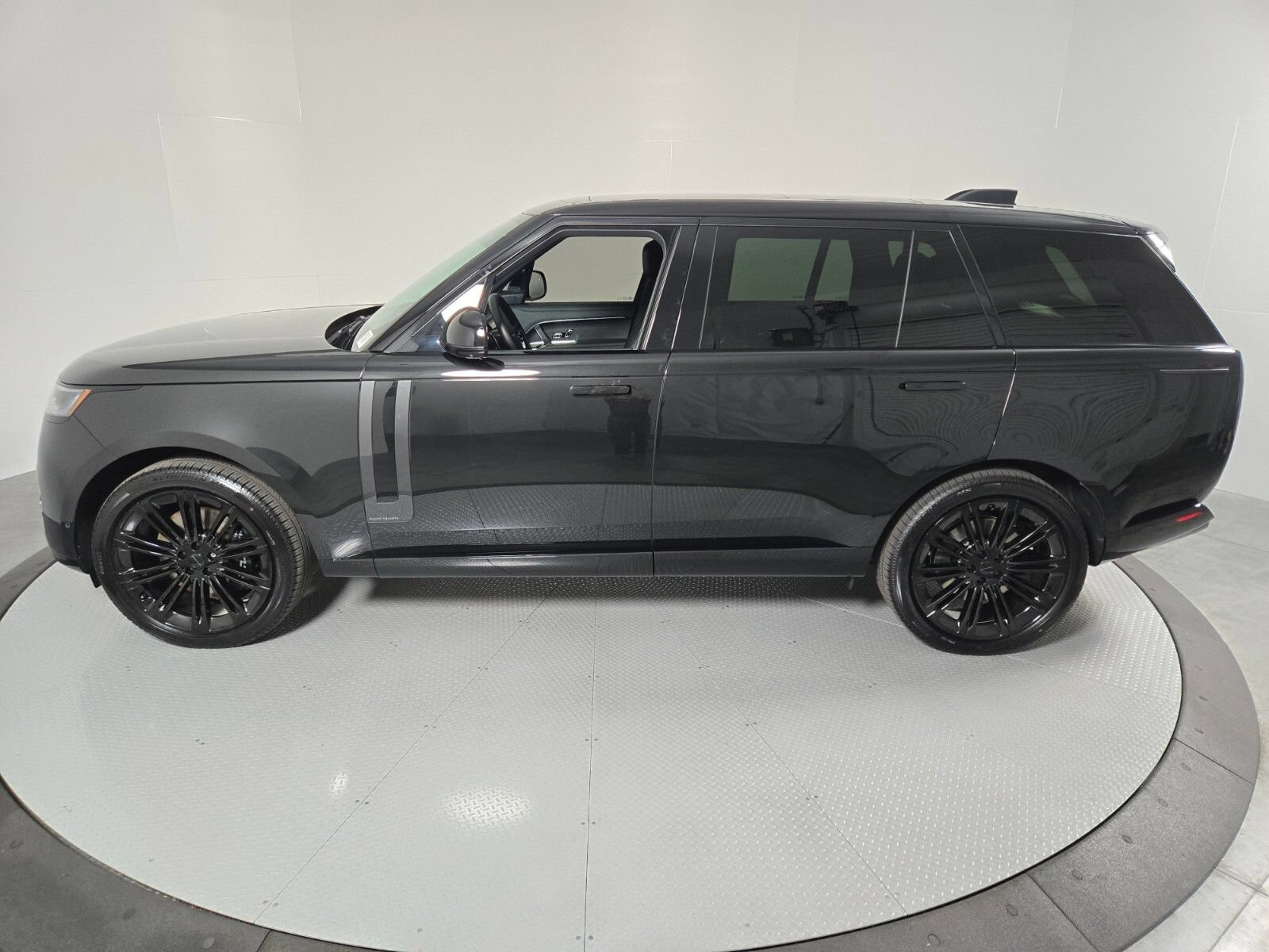 New 2026 Land Rover Range Rover Long Wheelbase Autobiography AWD/4WD image 35