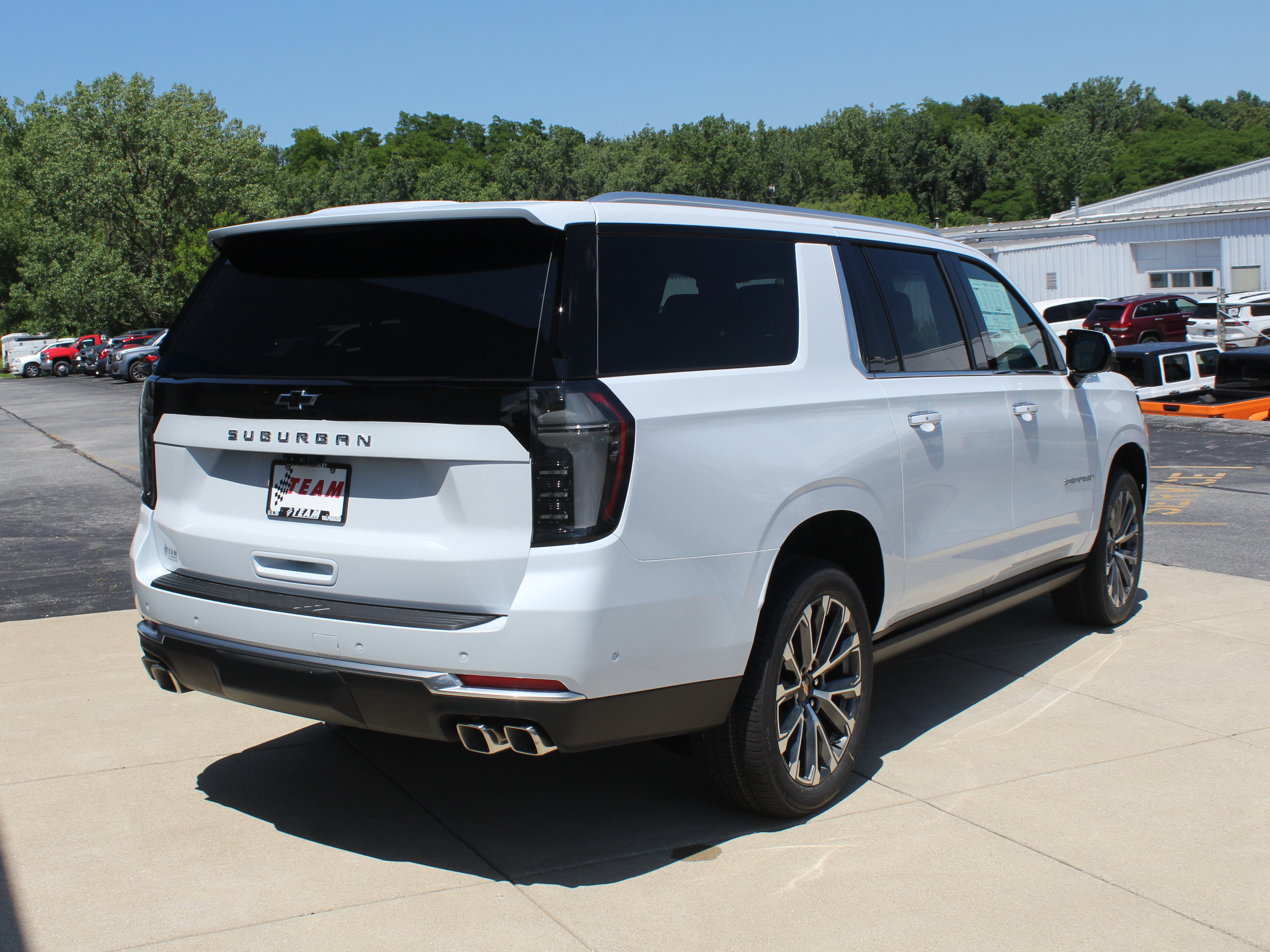 New 2026 Chevrolet Suburban High Country w/ LPO, Illumination Package AWD/4WD image 4