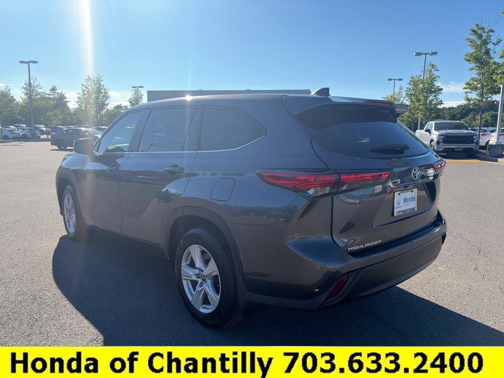 Used 2023 Toyota Highlander LE AWD/4WD image 5