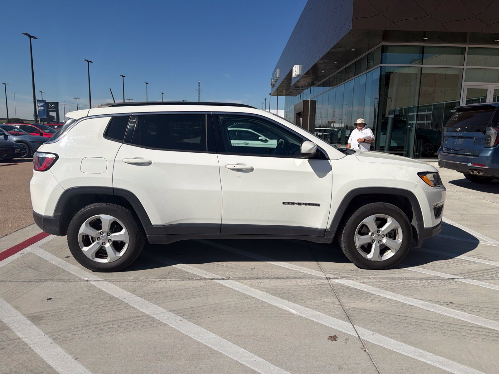 Used 2017 Jeep Compass Latitude w/ Popular Equipment Group AWD/4WD image 4