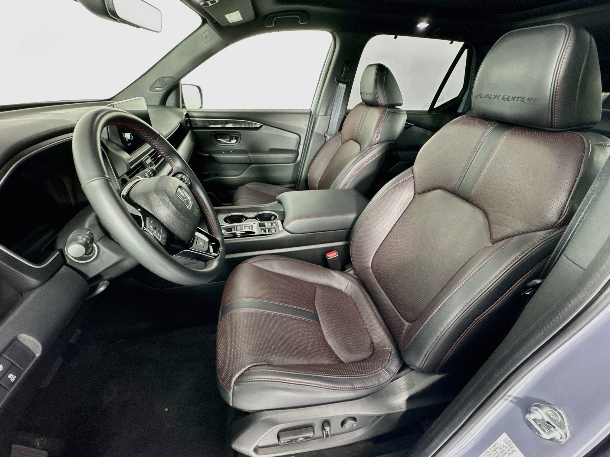 Certified 2025 Honda Pilot Black Edition image 22